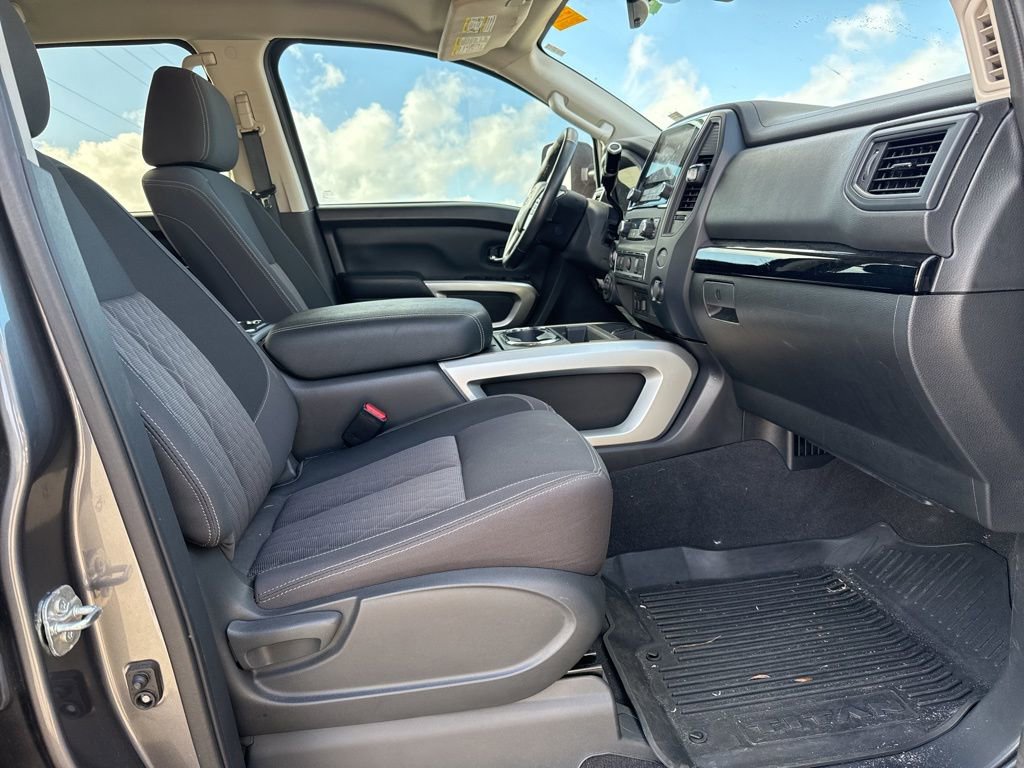 Used 2024 Nissan Titan SV w/ SV Convenience Package image 10