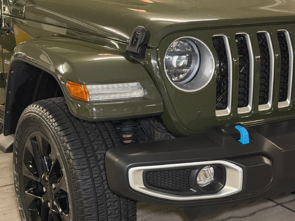 Used 2023 Jeep Wrangler Unlimited Sahara w/ Cold Weather Group AWD/4WD image 10
