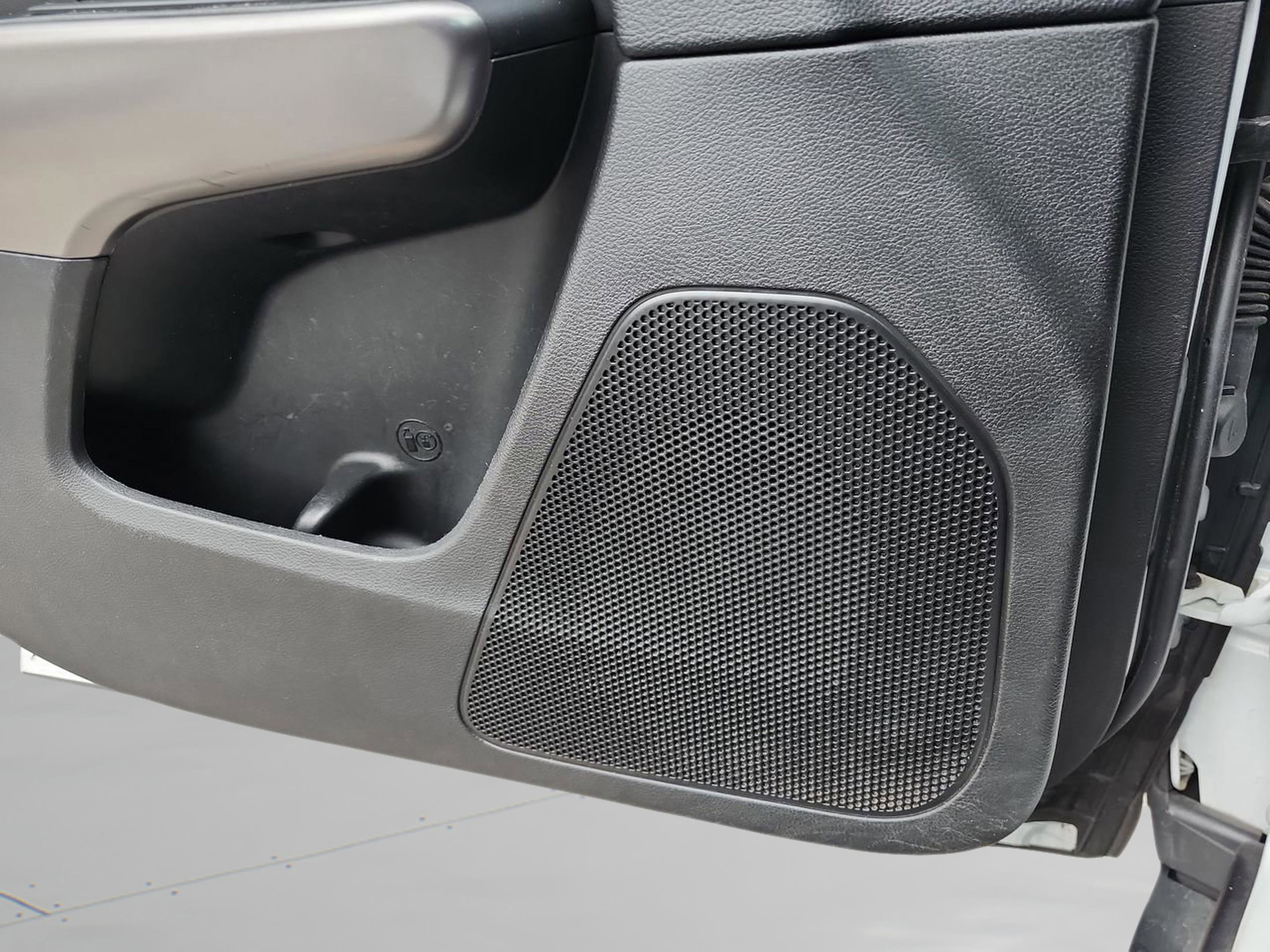 Used 2020 Jeep Cherokee Latitude Plus w/ Comfort/Convenience Group image 24