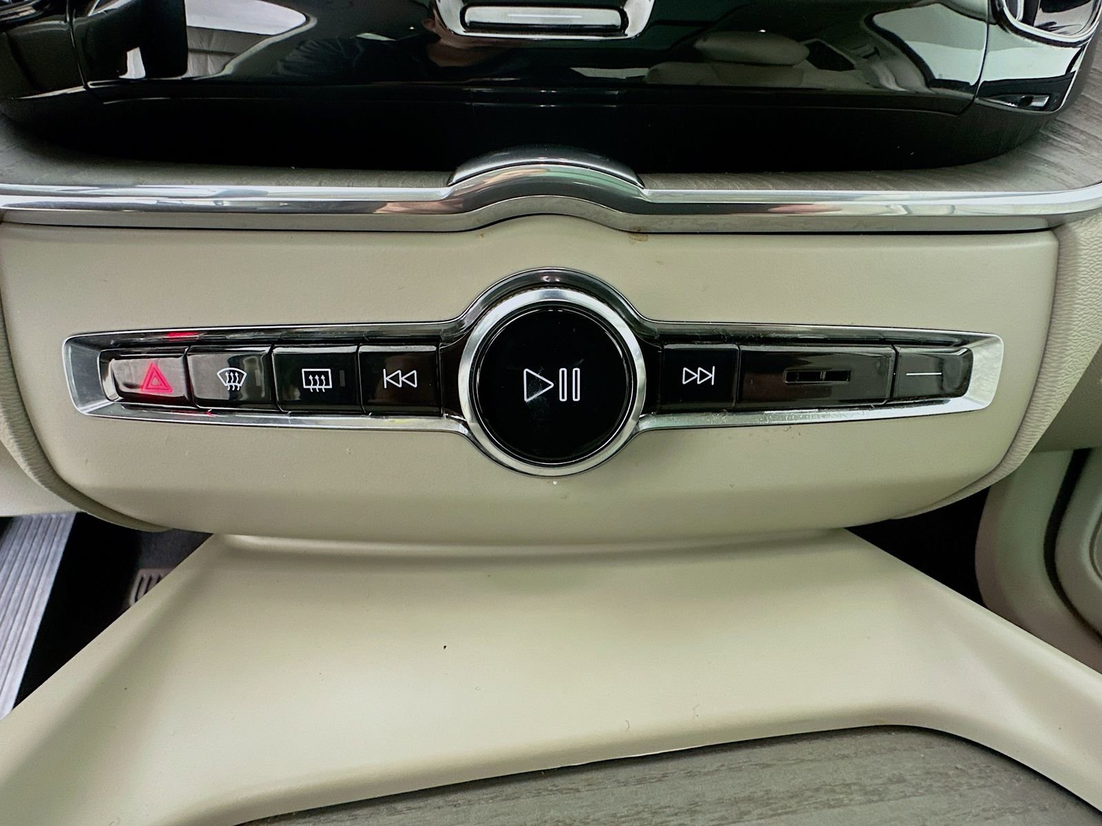 Used 2023 Volvo XC60 B5 Plus w/ Protection Package AWD/4WD image 26