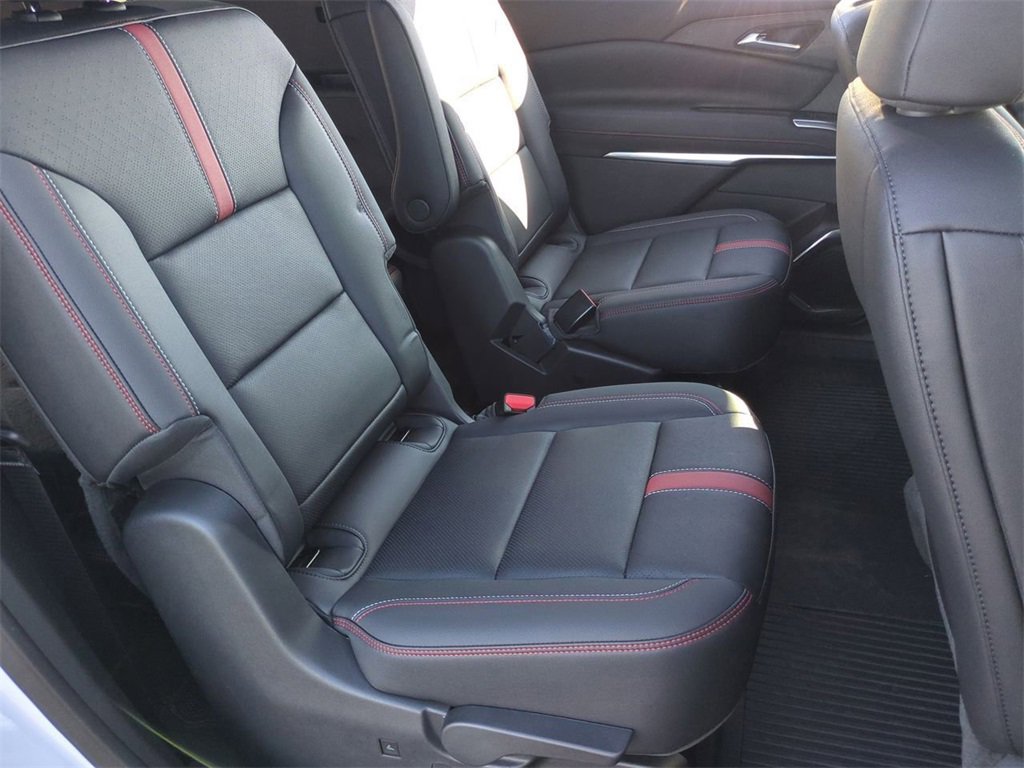 Used 2025 Chevrolet Traverse RS w/ LPO, Floor Liner Package image 27