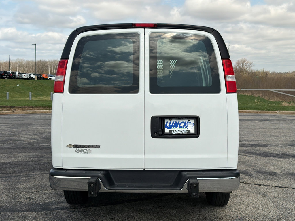 Used 2024 Chevrolet Express 2500 w/ Driver Convenience Package RWD image 3