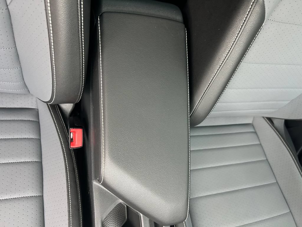 Certified 2025 Volkswagen Jetta SE FWD image 33