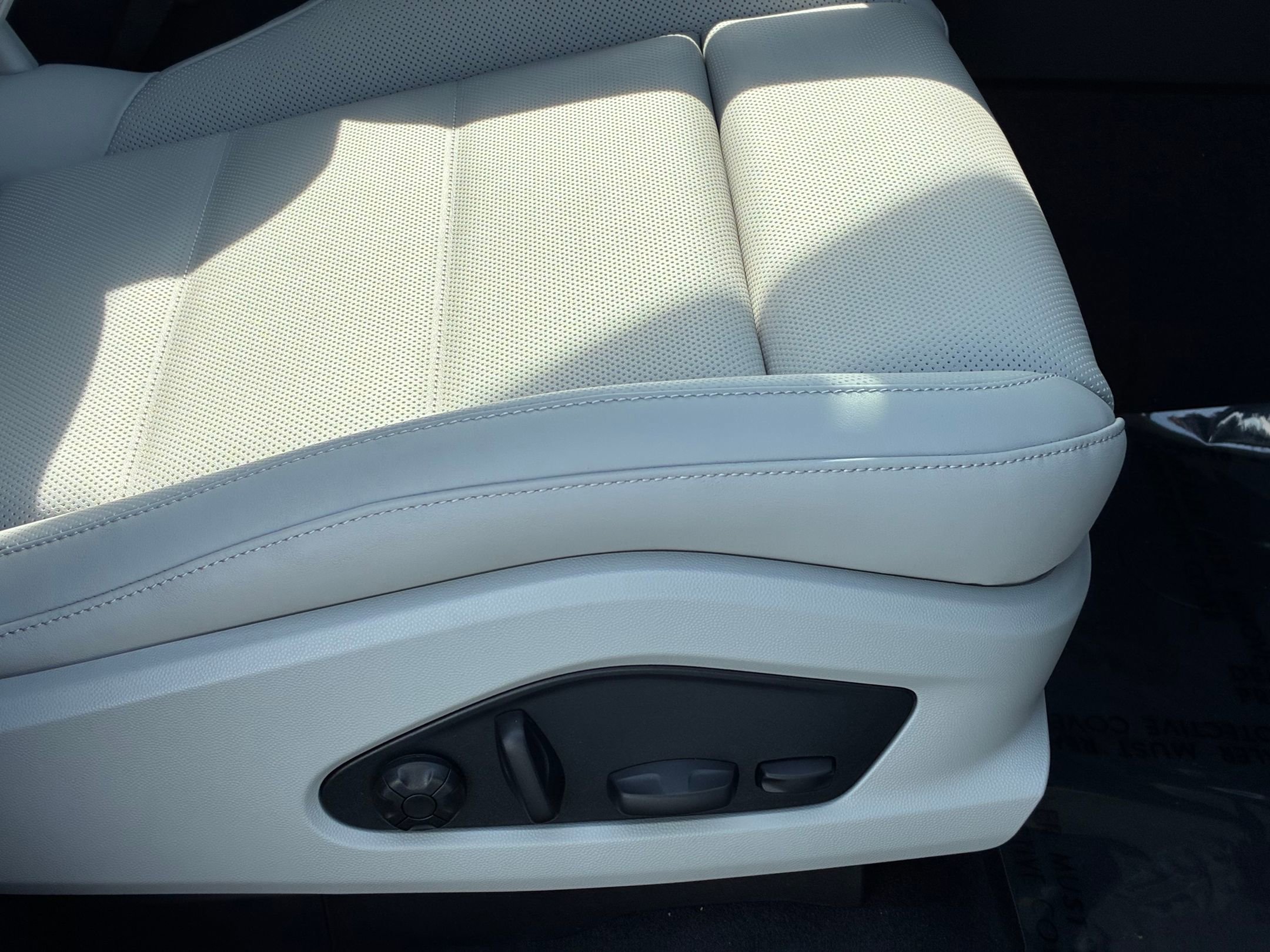 New 2026 Porsche Macan 4S Electric image 13