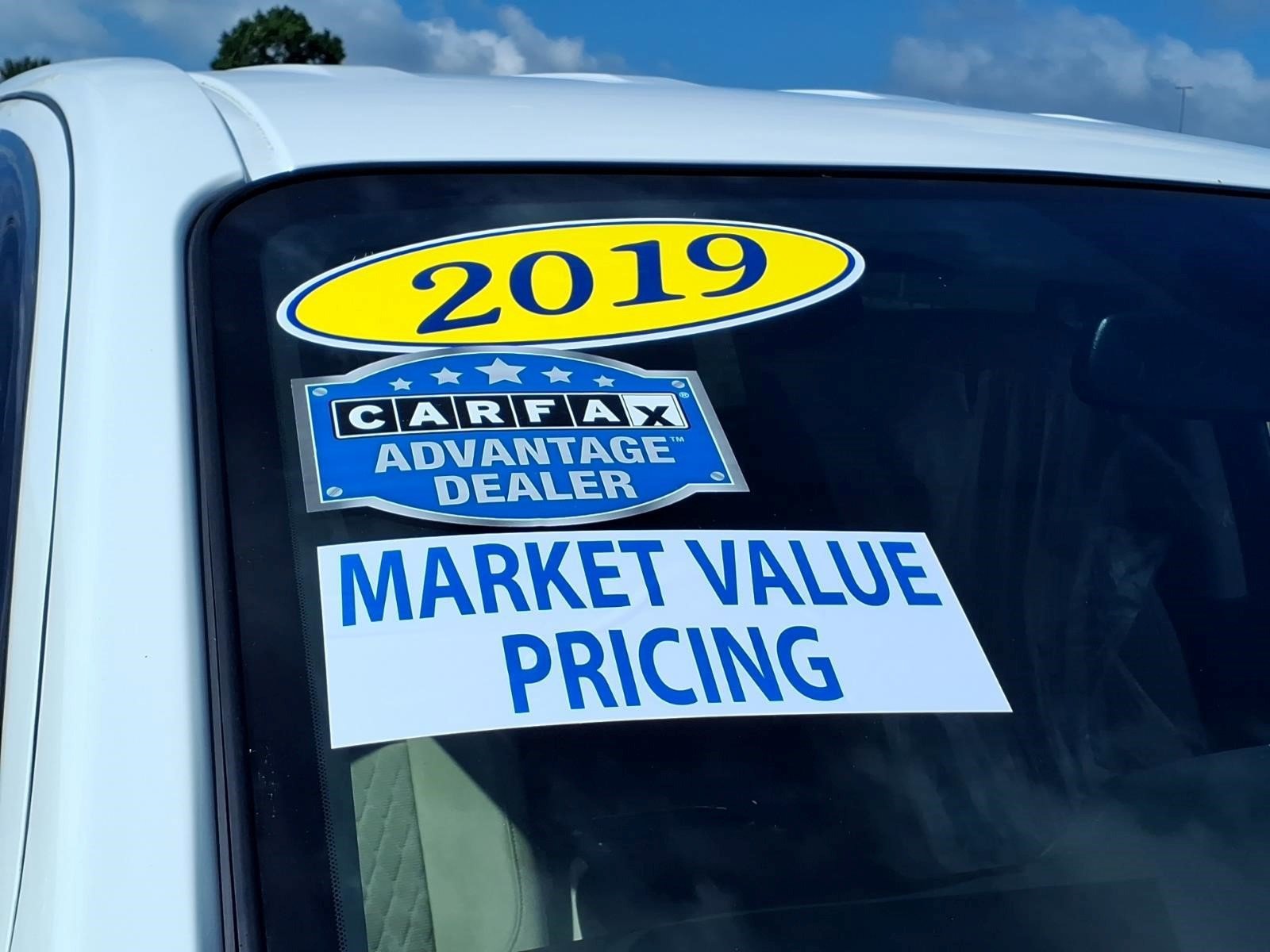 Used 2019 Nissan Titan SV w/ SV Convenience Package AWD/4WD image 9