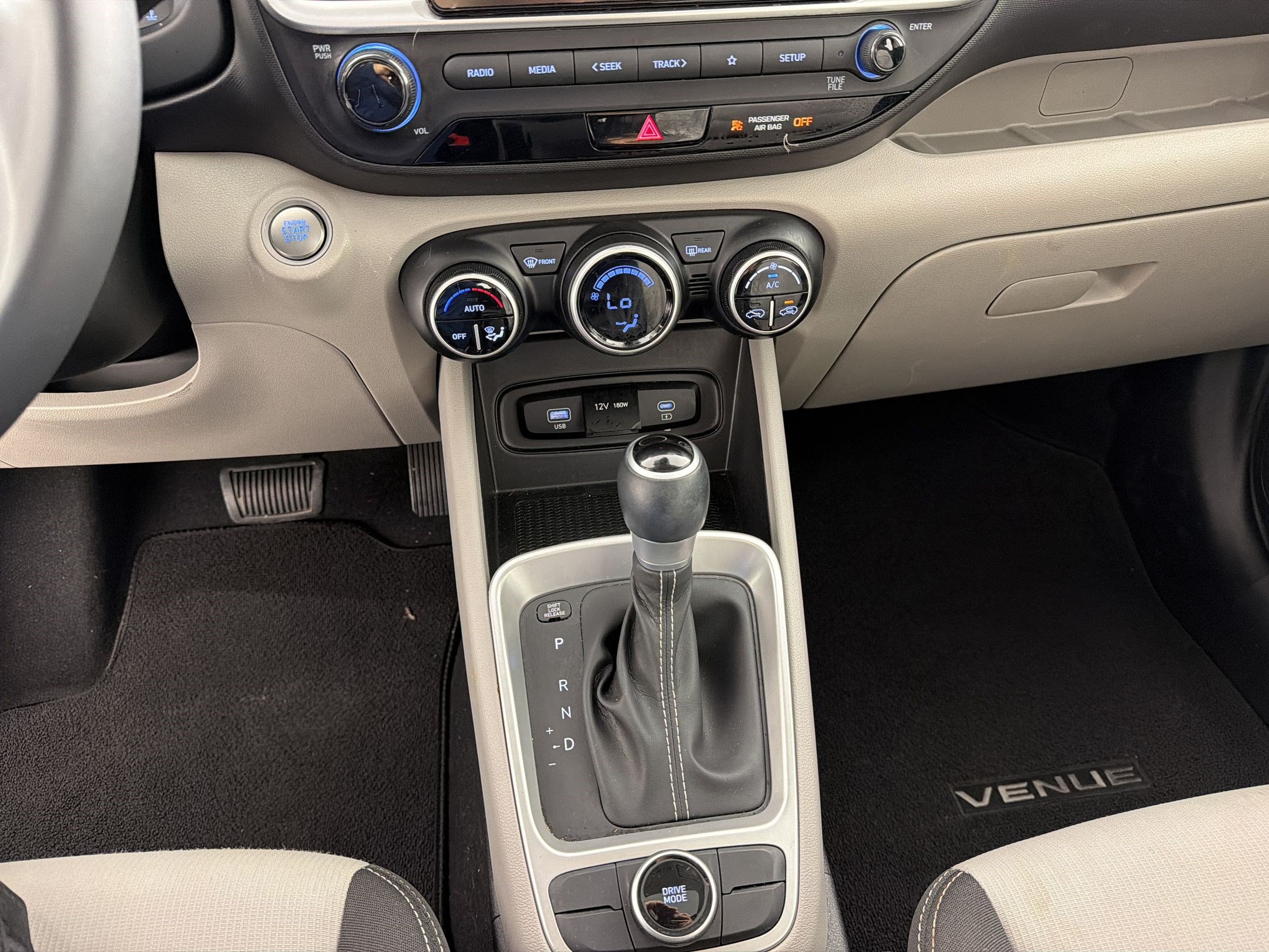 Used 2024 Hyundai Venue SEL FWD image 18