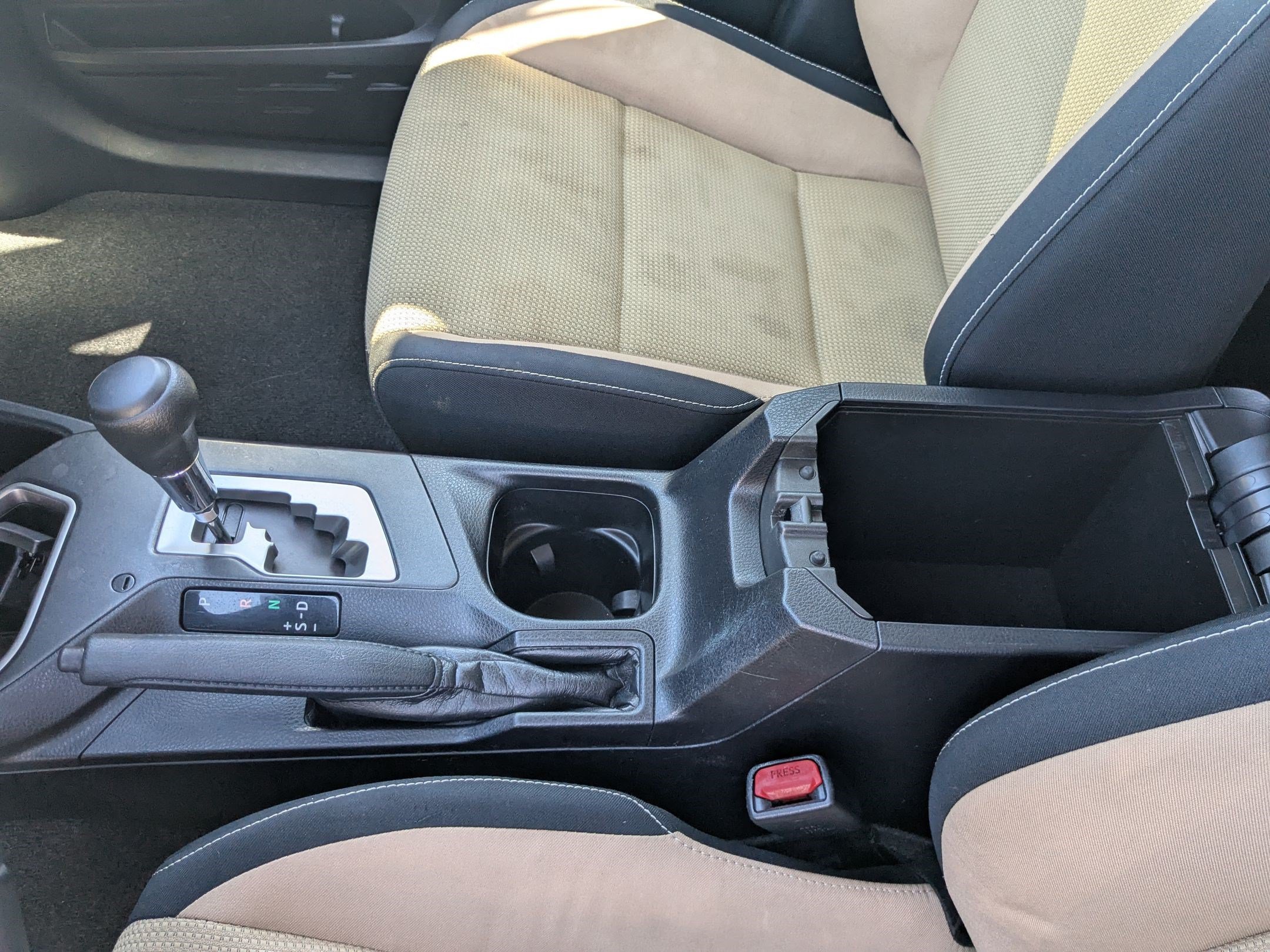 Used 2018 Toyota RAV4 XLE AWD/4WD image 30