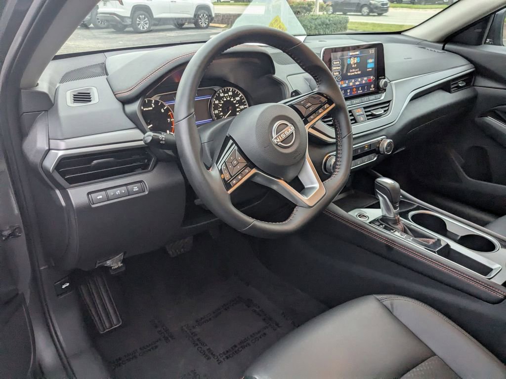 Used 2025 Nissan Altima 2.5 SR image 13
