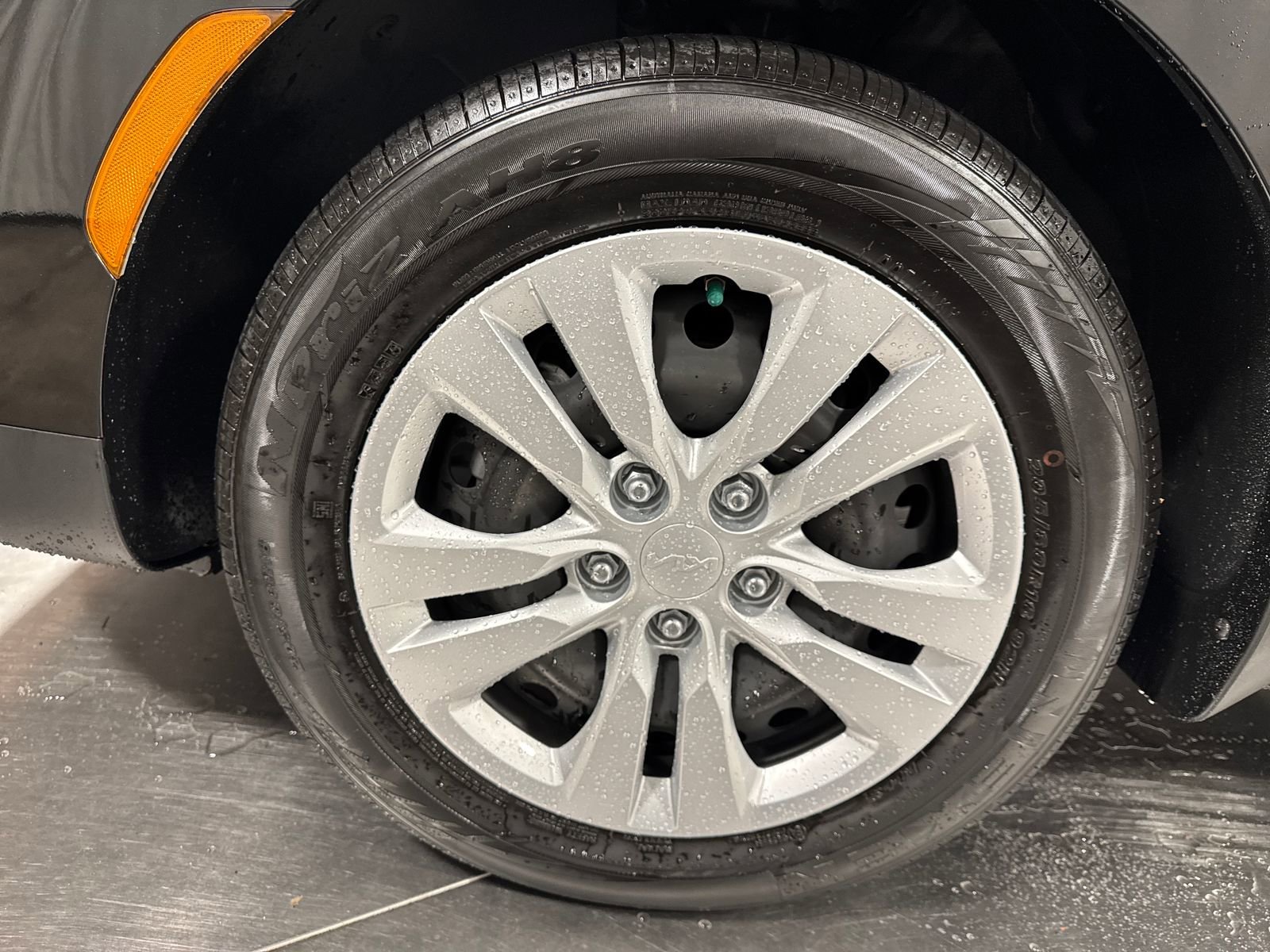 Certified 2023 Kia Soul LX FWD image 2