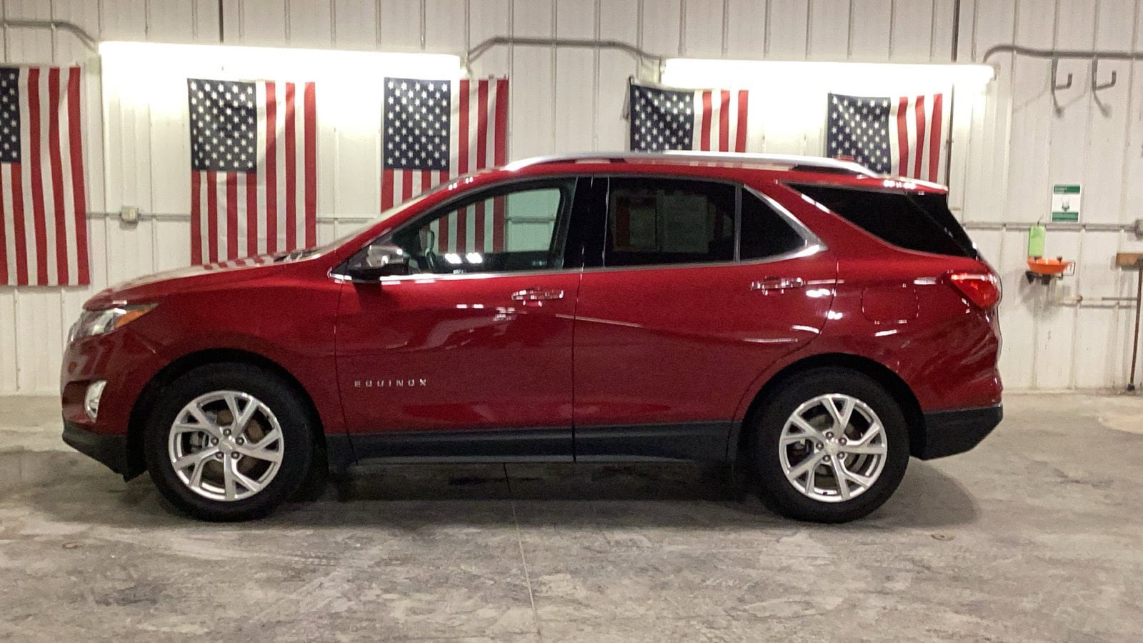 Used 2018 Chevrolet Equinox Premier FWD image 3