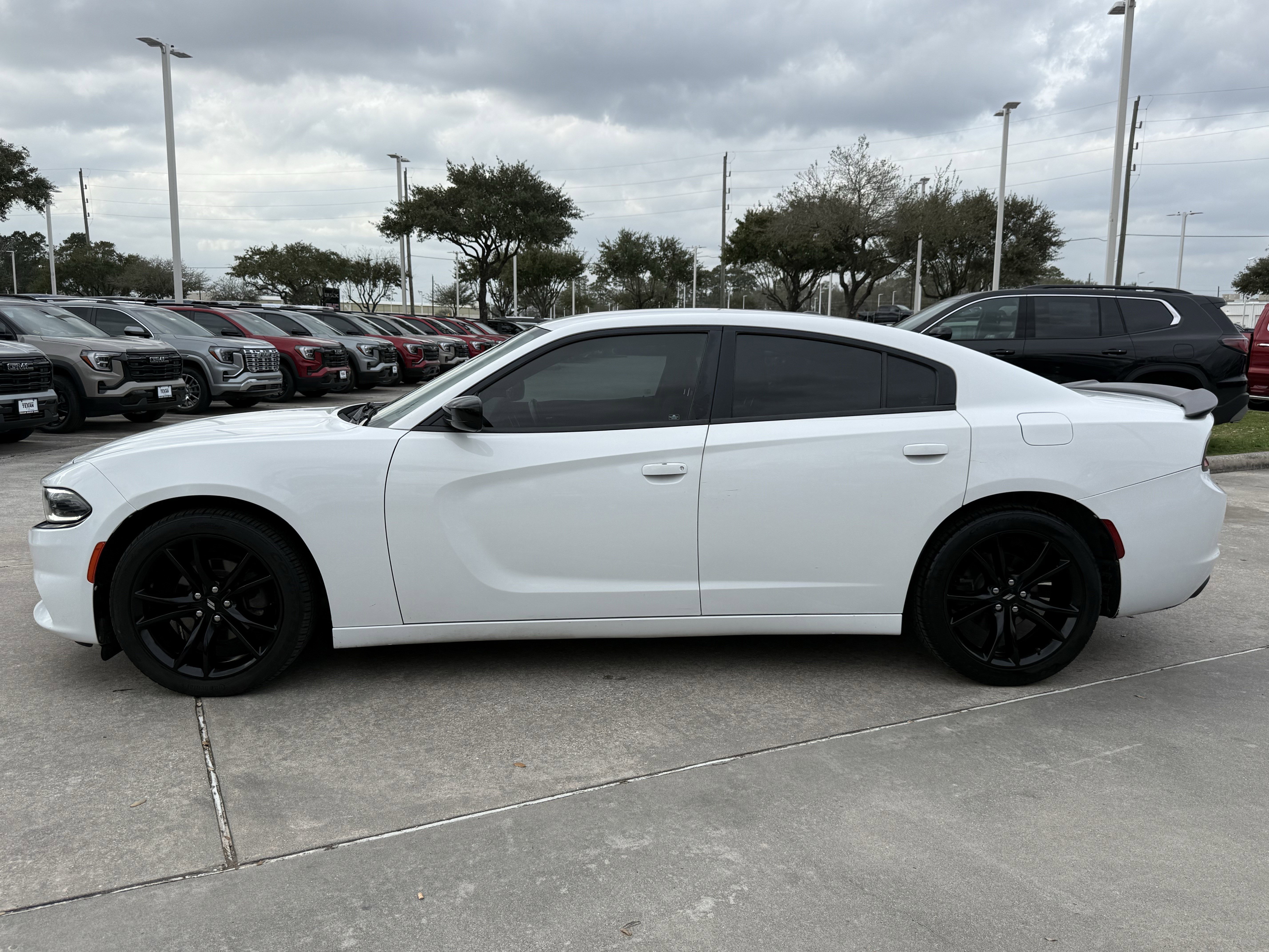Used 2018 Dodge Charger SXT w/ Blacktop Package image 8