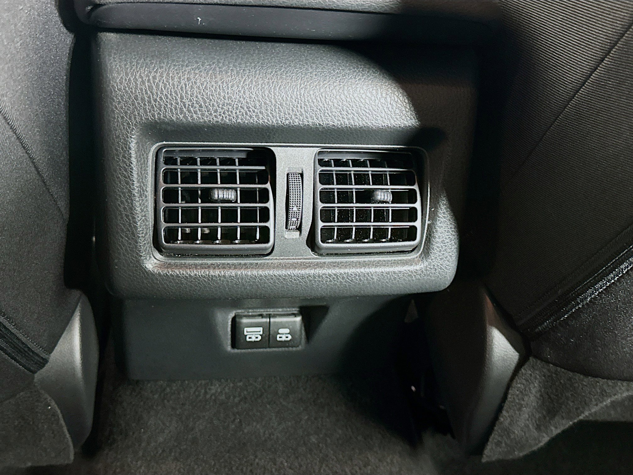 Used 2025 Toyota Camry LE image 27