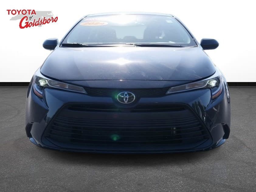 Used 2024 Toyota Corolla LE image 2