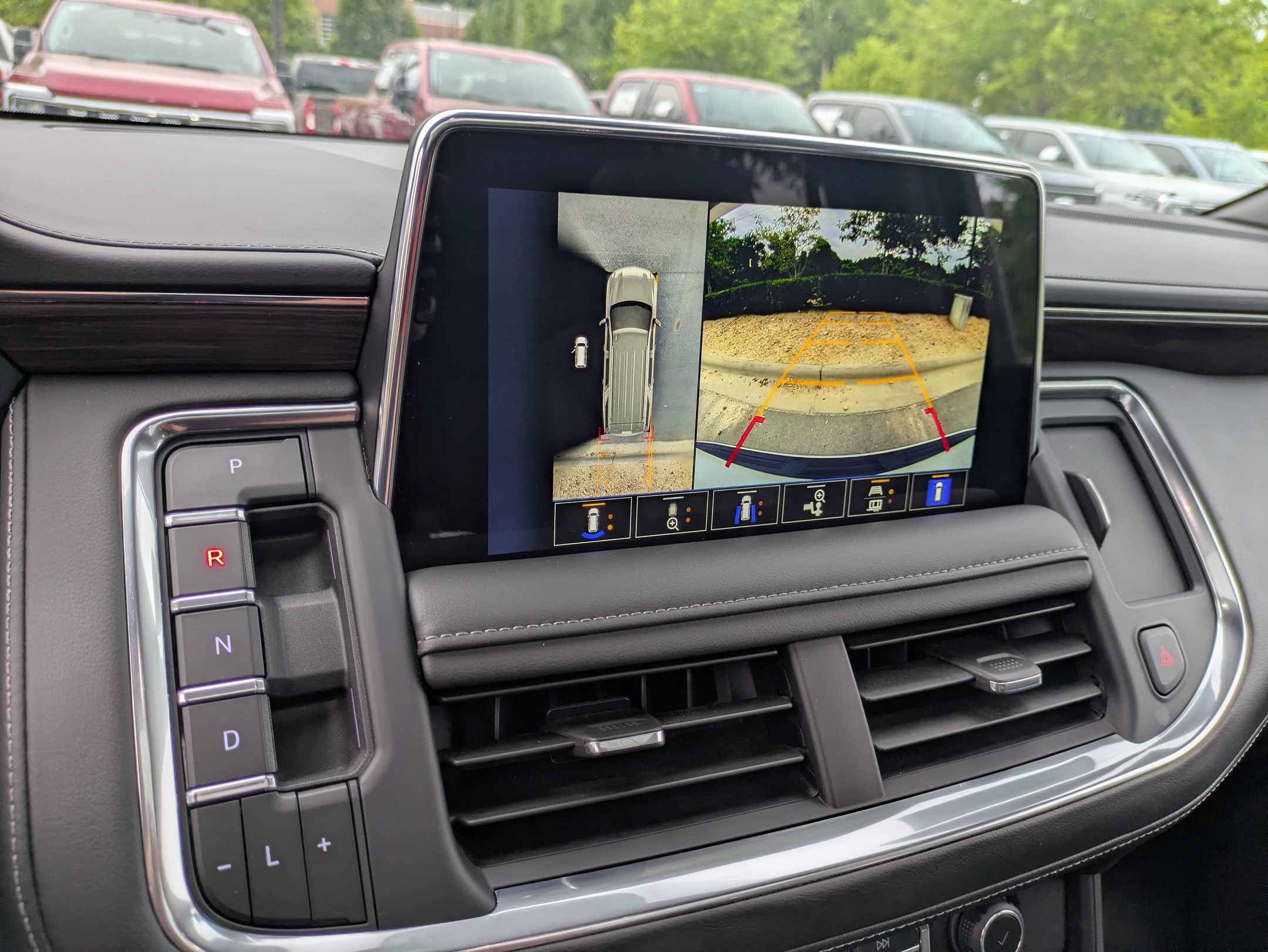 Used 2023 Chevrolet Tahoe Z71 w/ Luxury Package AWD/4WD image 24