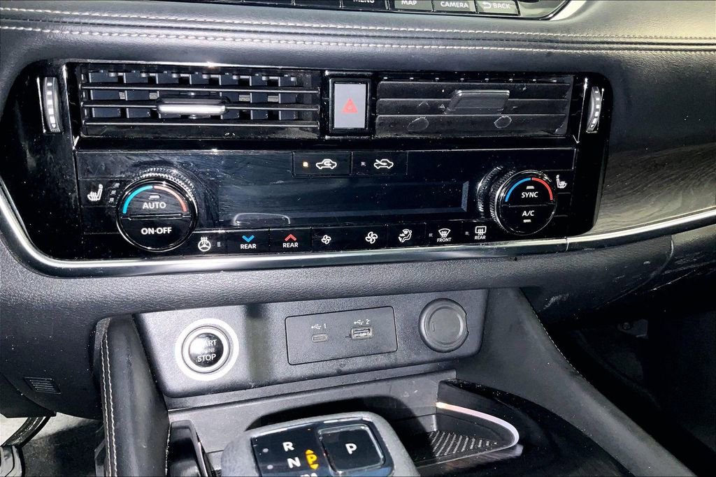 Used 2022 Nissan Rogue Platinum w/ Head-Up Display Package FWD image 33