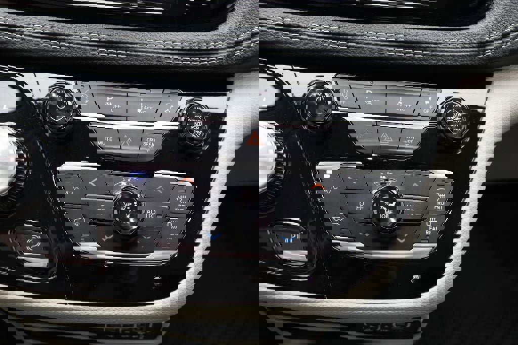 Used 2024 Chrysler Pacifica Touring-L w/ Road Tripper Package image 24