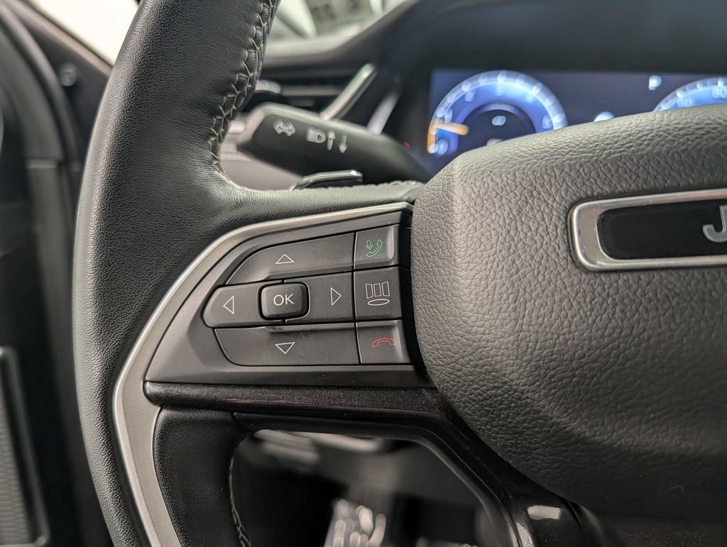 Used 2022 Jeep Grand Cherokee Altitude AWD/4WD image 17