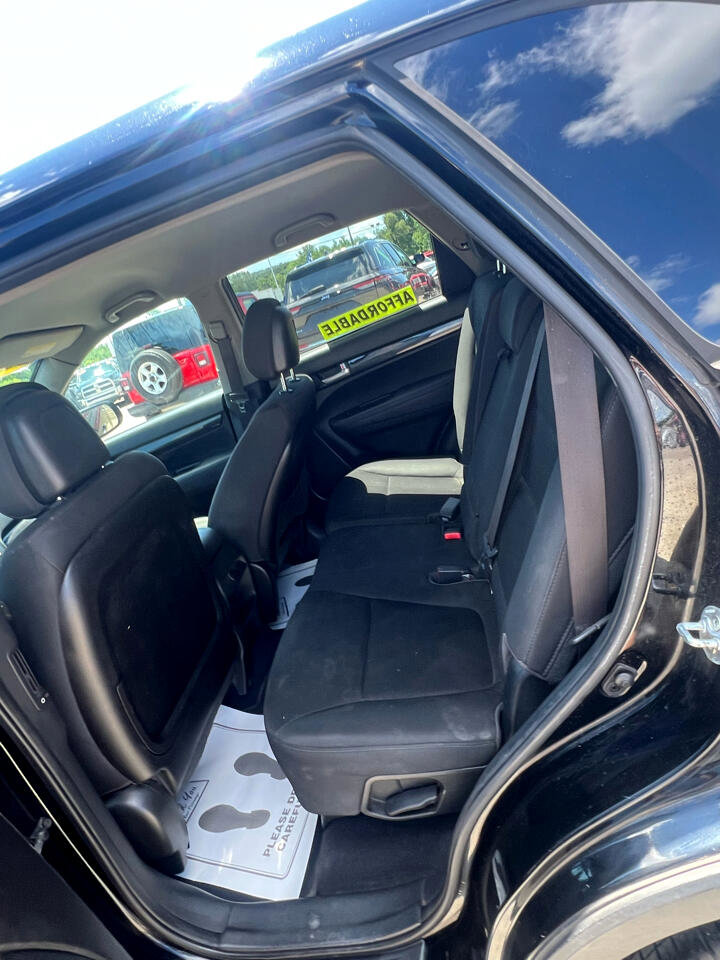 Used 2014 Kia Sorento LX image 11