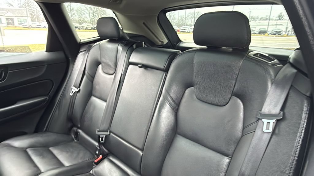 Certified 2025 Volvo XC60 B5 Plus image 23
