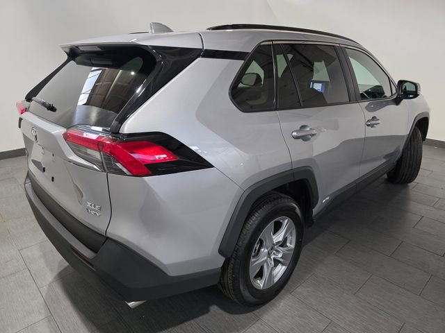 Used 2025 Toyota RAV4 XLE AWD/4WD image 5
