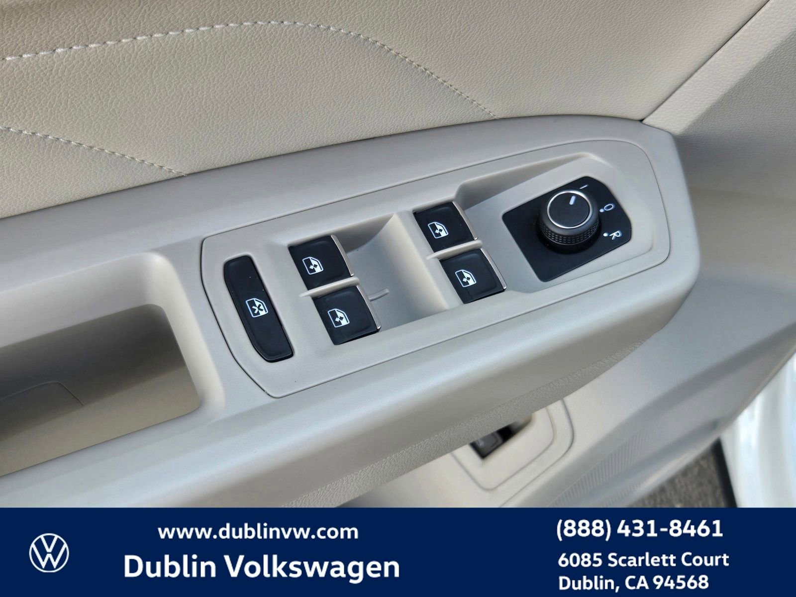 Used 2023 Volkswagen Atlas SE w/ Panoramic Sunroof Package FWD image 11