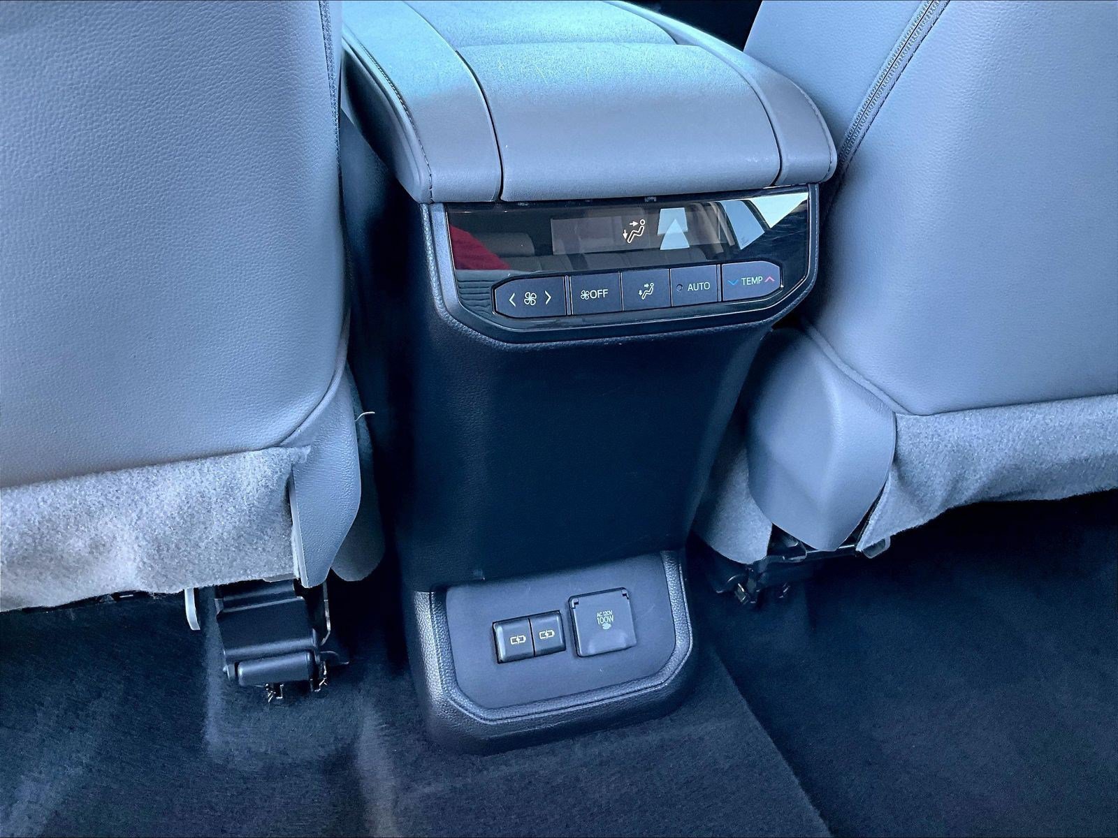 Used 2022 Toyota Highlander Limited AWD/4WD image 10