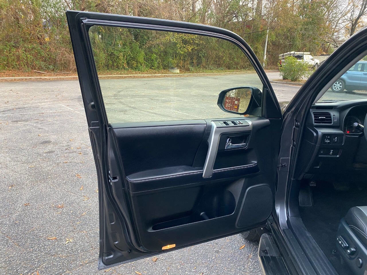 Used 2017 Toyota 4Runner SR5 Premium image 12