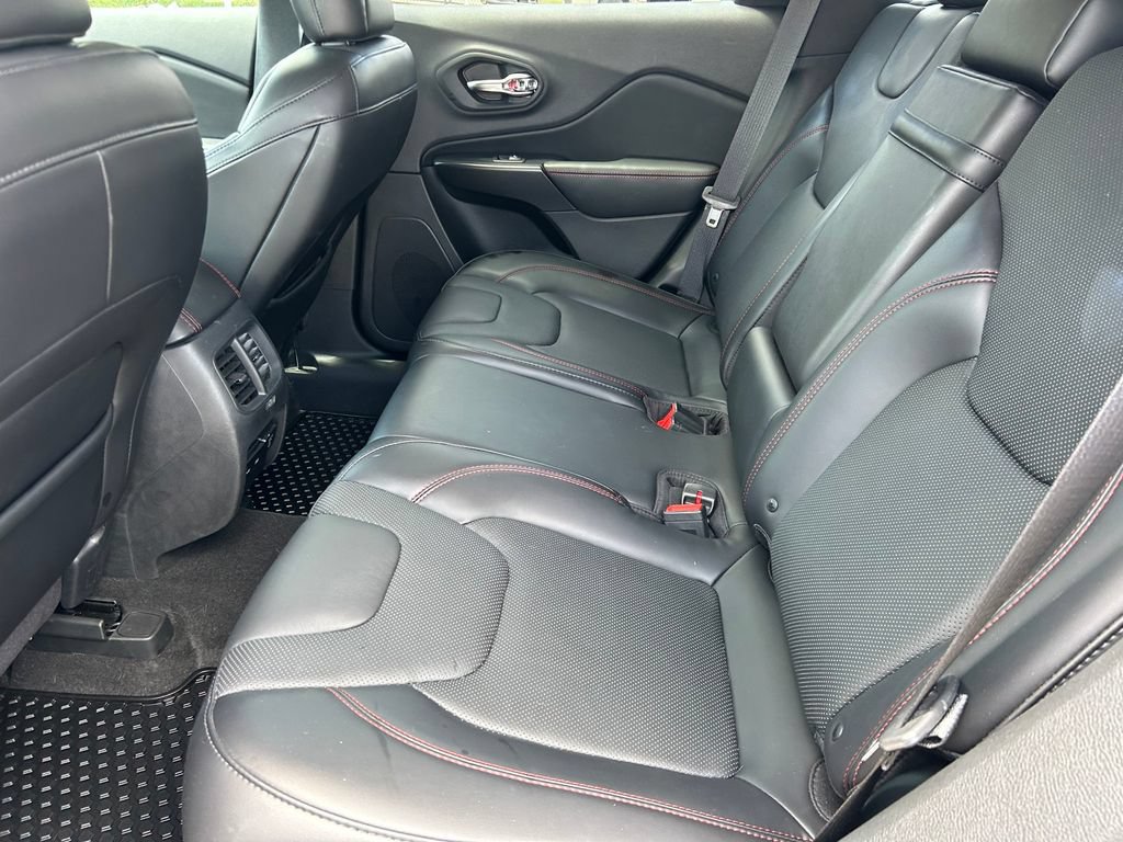 Used 2019 Jeep Cherokee Trailhawk AWD/4WD image 17