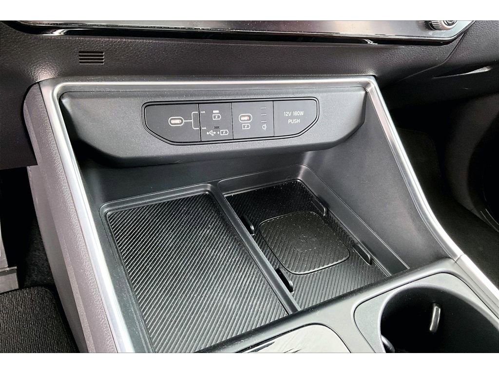 Used 2026 Kia Carnival EX image 15