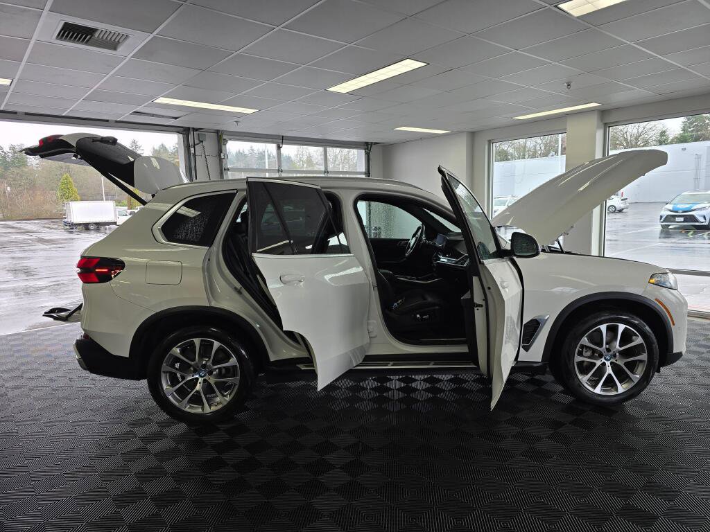 Used 2025 BMW X5 xDrive50e image 18