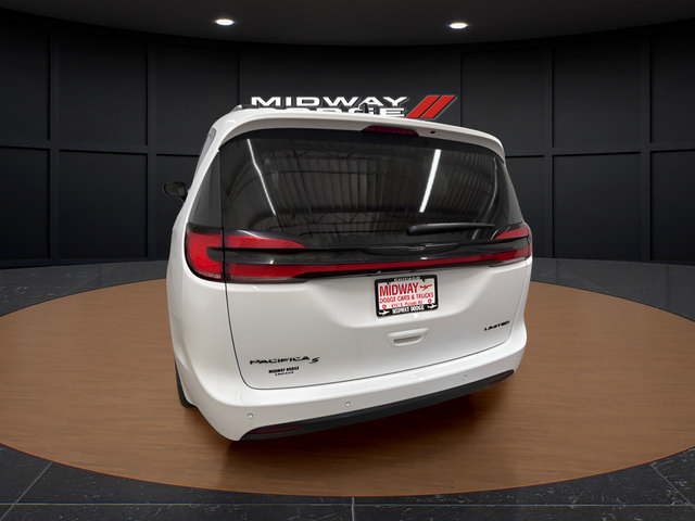 Used 2025 Chrysler Pacifica Limited FWD image 6
