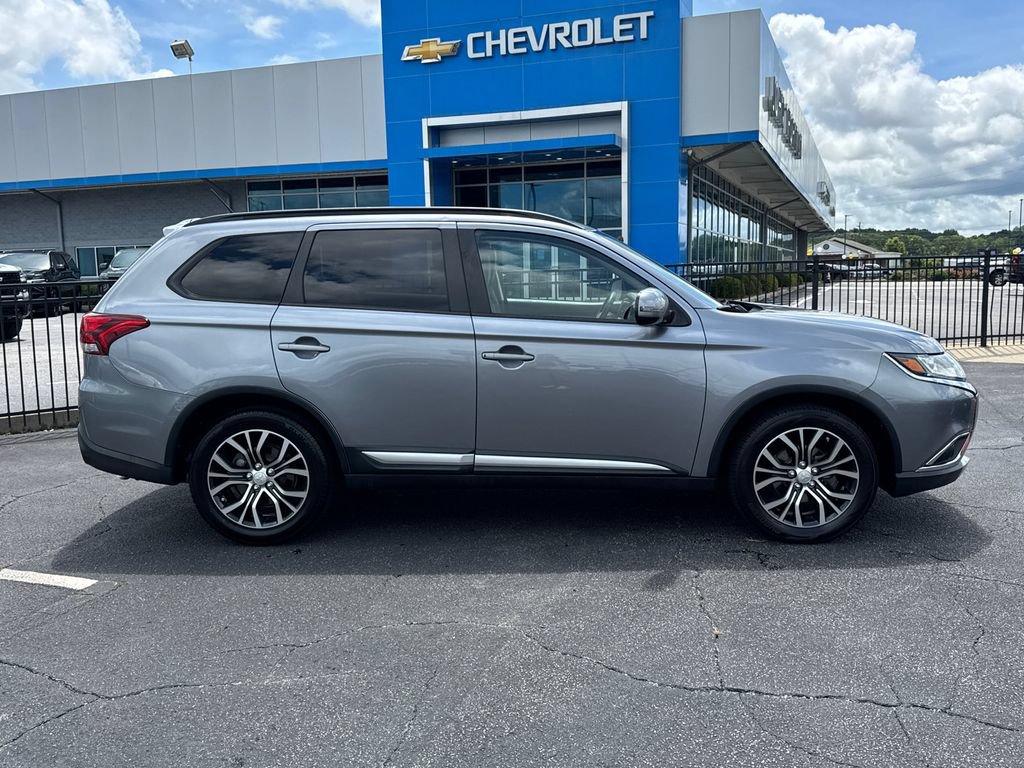 Used 2016 Mitsubishi Outlander SEL FWD image 5