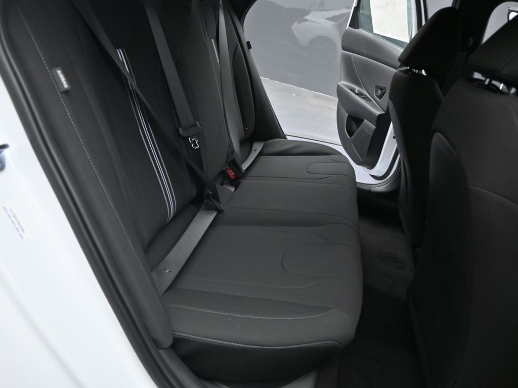 Used 2025 Hyundai Elantra Sport image 25