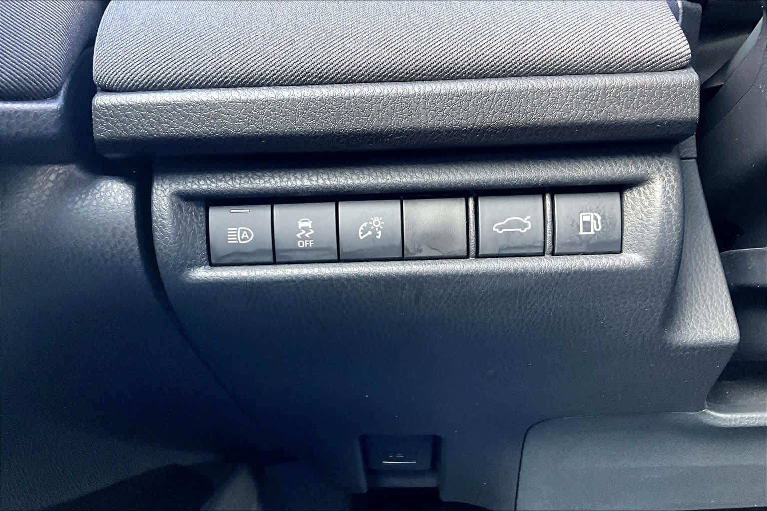 Used 2026 Toyota Camry LE FWD image 33