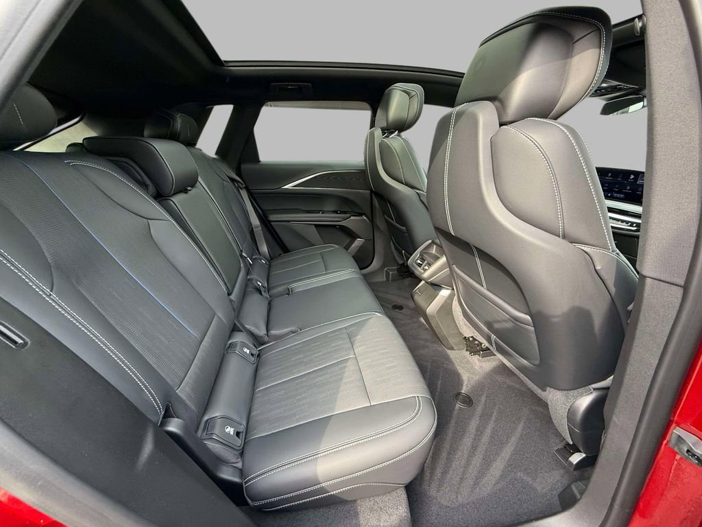 Used 2024 Cadillac Lyriq Sport image 16