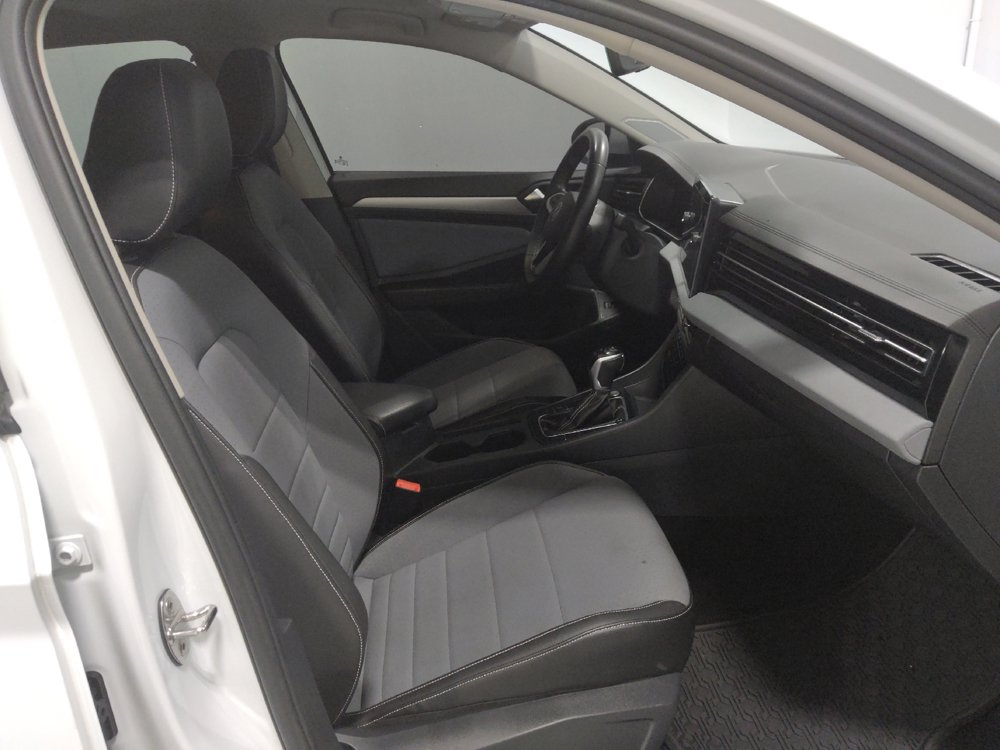 Used 2025 Volkswagen Jetta SE FWD image 21