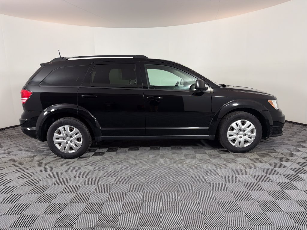 Used 2019 Dodge Journey SE FWD image 2