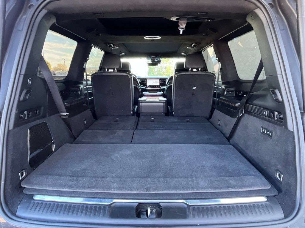 Certified 2022 Jeep Grand Wagoneer Series III w/ Rear Seat Video Group 1 AWD/4WD image 33