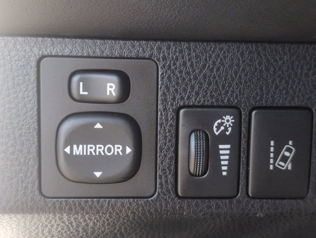 Used 2017 Toyota RAV4 Limited FWD image 18