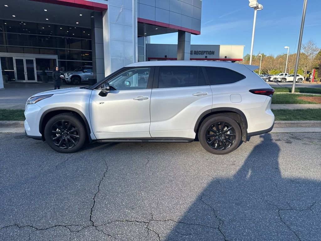 Used 2026 Toyota Highlander XLE image 6