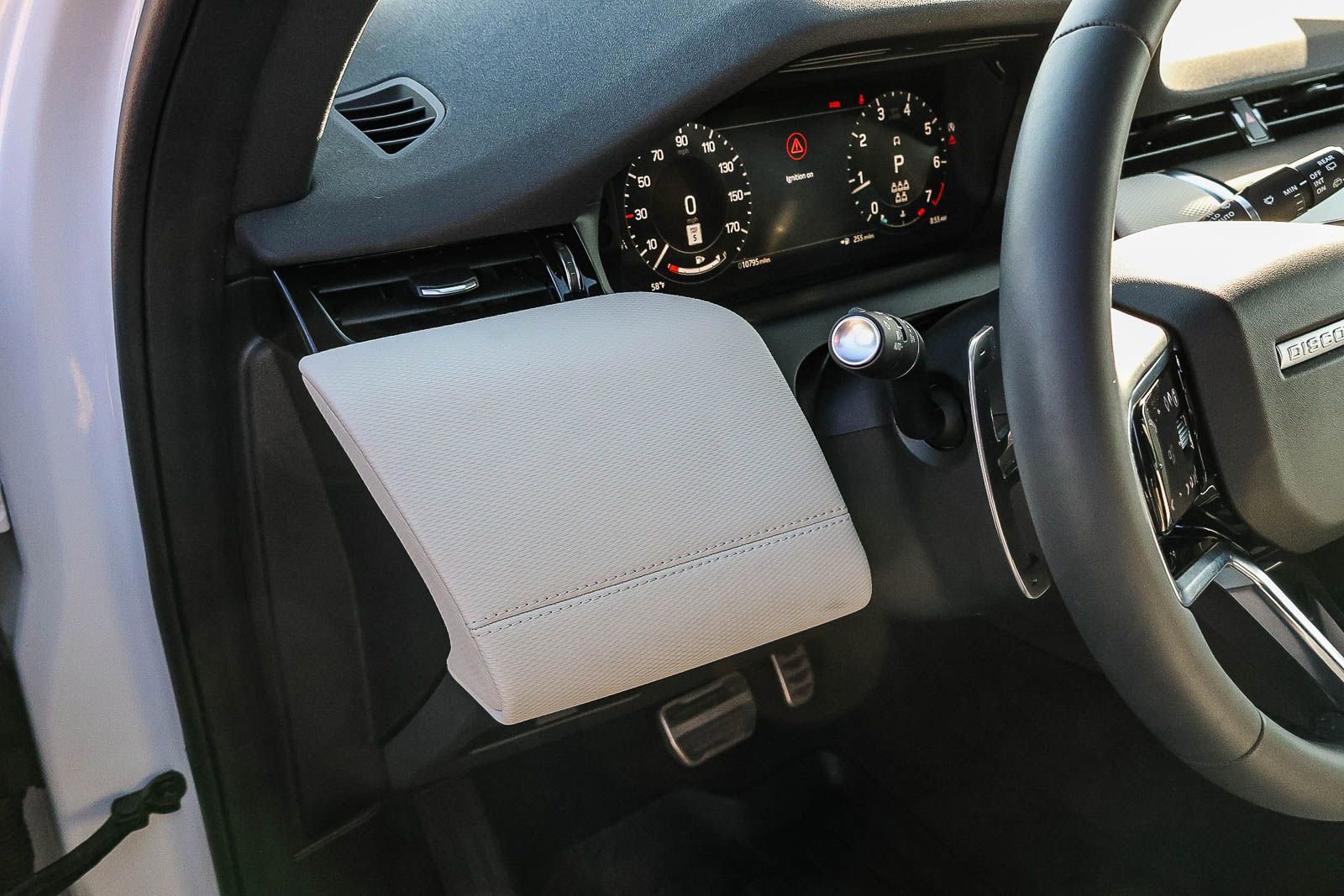 Used 2024 Land Rover Discovery Sport Dynamic SE image 26