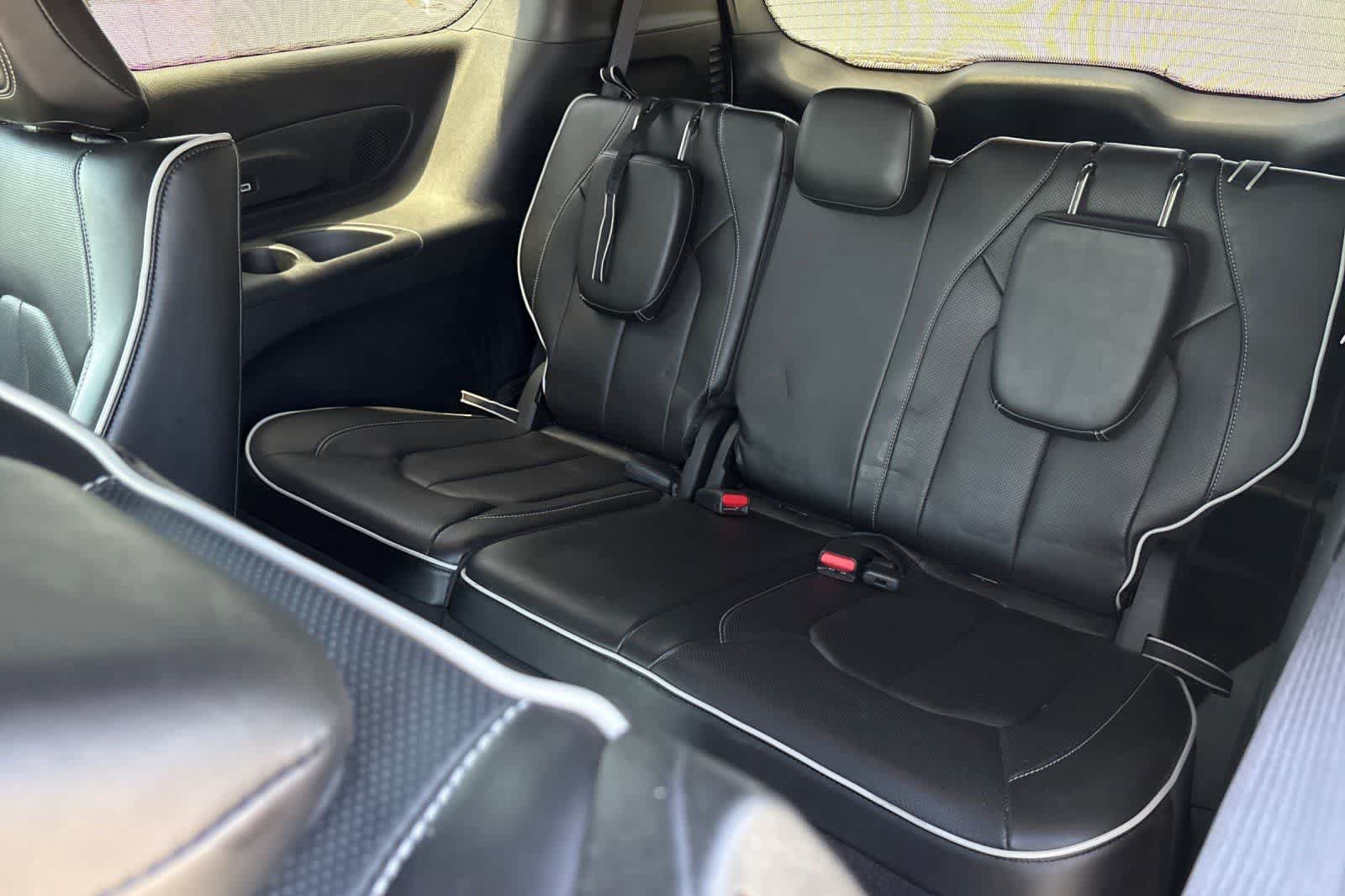 Used 2022 Chrysler Pacifica Limited w/ S Appearance Package FWD image 17