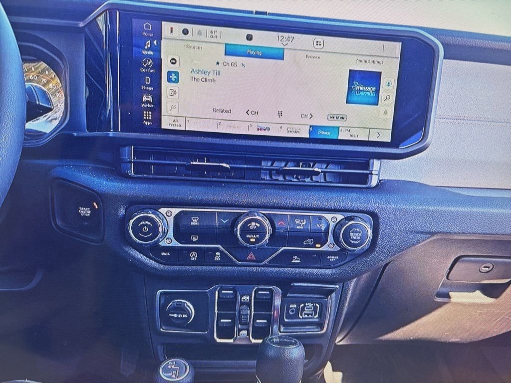 Used 2025 Jeep Gladiator Sport image 12