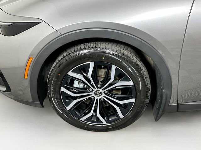 Used 2024 Toyota Crown Limited image 27