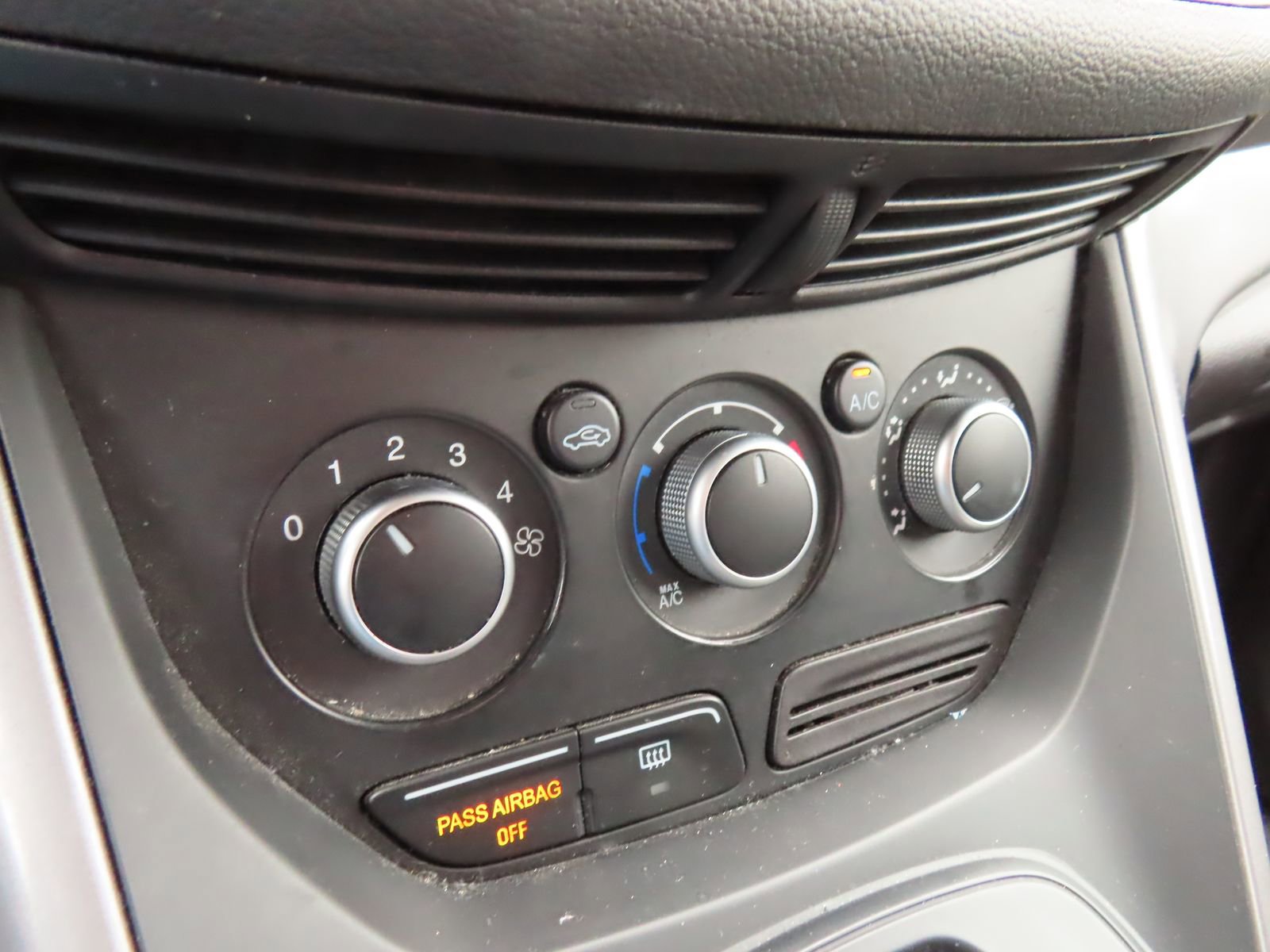Used 2015 Ford Escape SE FWD image 24