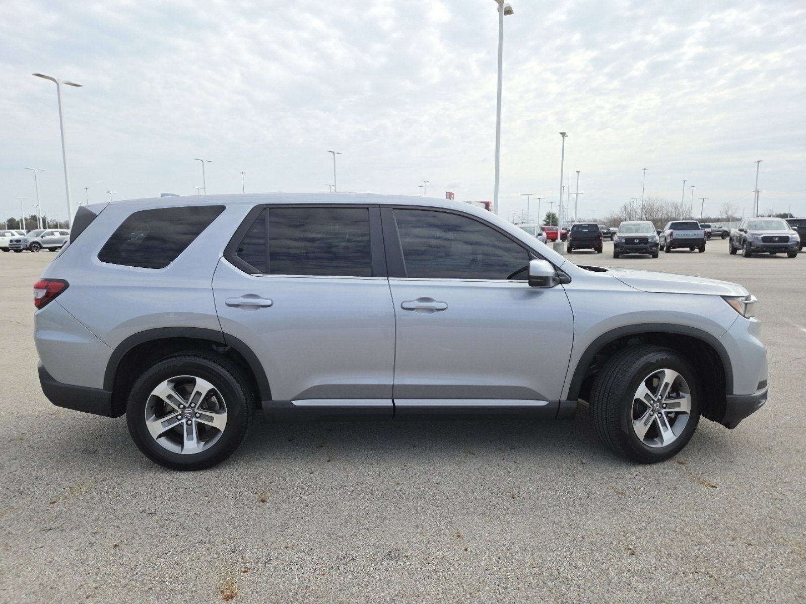 Used 2025 Honda Pilot EX-L image 19