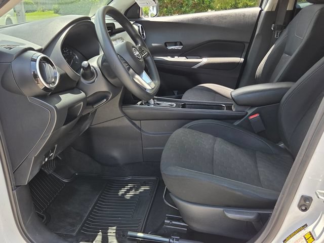 Used 2024 Nissan Kicks SV FWD image 11