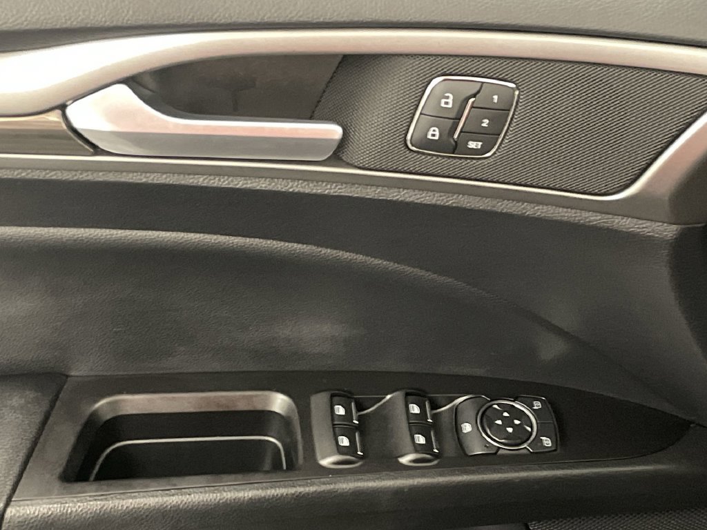 Used 2020 Ford Fusion SEL FWD image 17