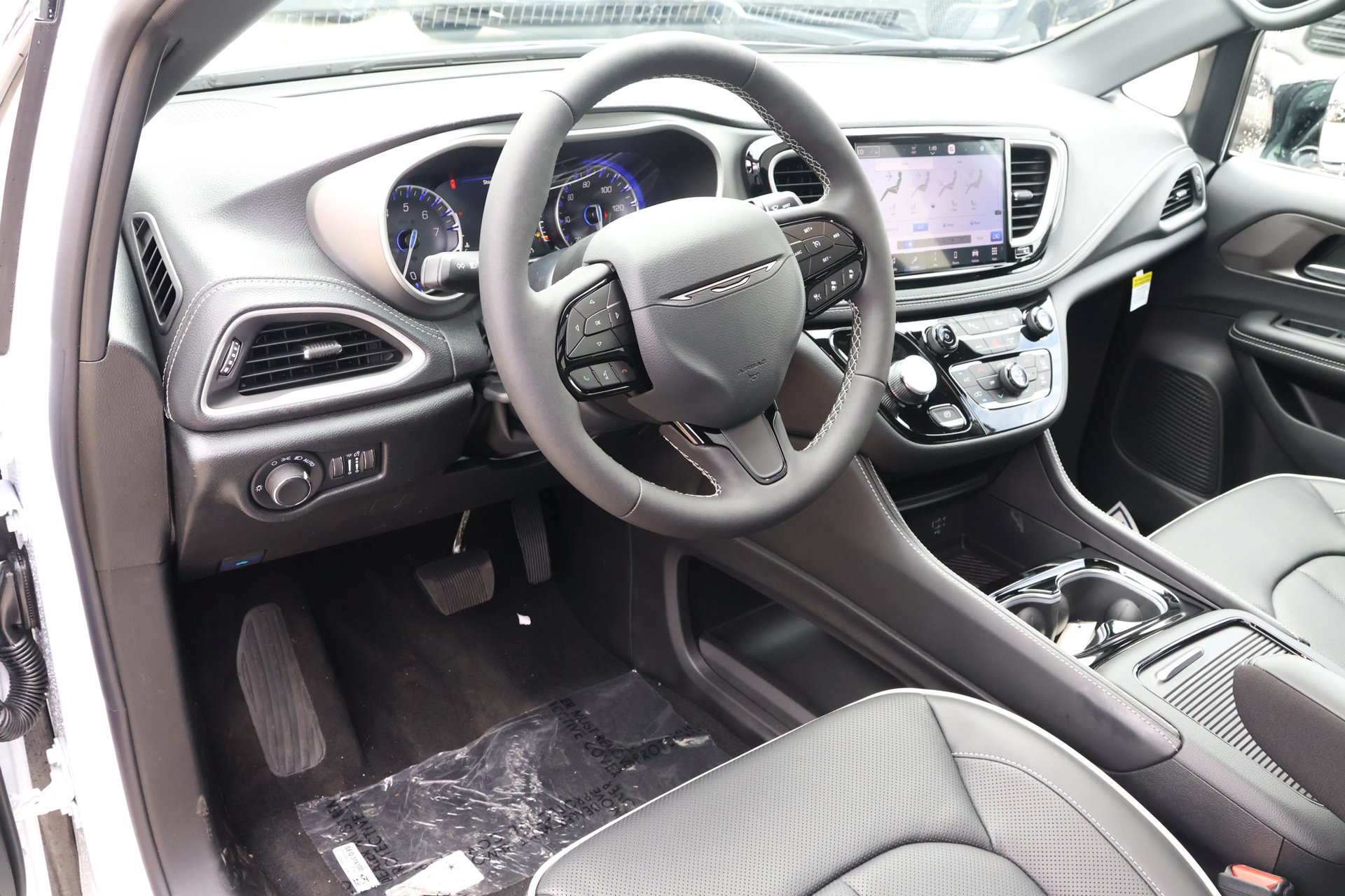 New 2027 Chrysler Pacifica Limited FWD image 4