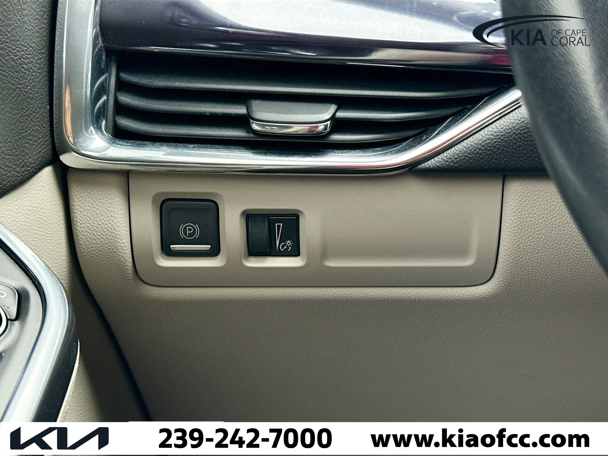 Used 2023 Cadillac XT4 Luxury w/ Driver Awareness Package image 33